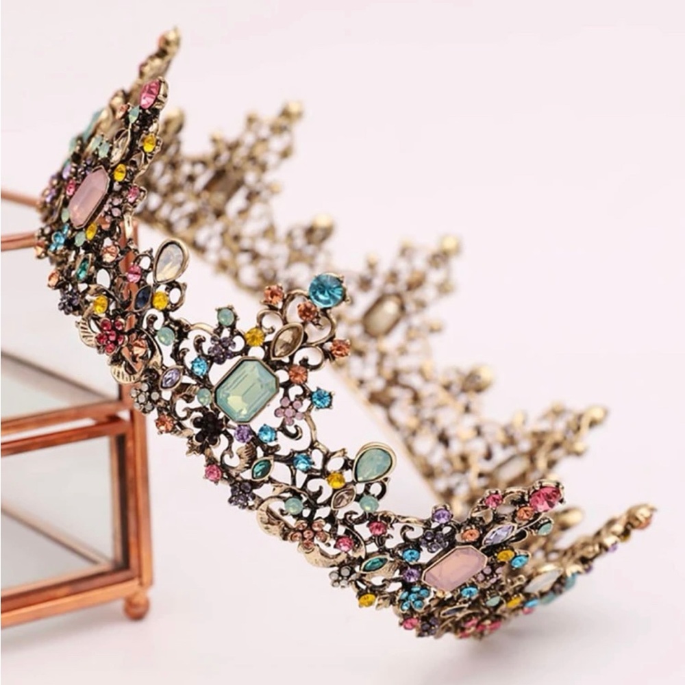 Multicoloured rhinestone crown. New. - Picture 8 of 16